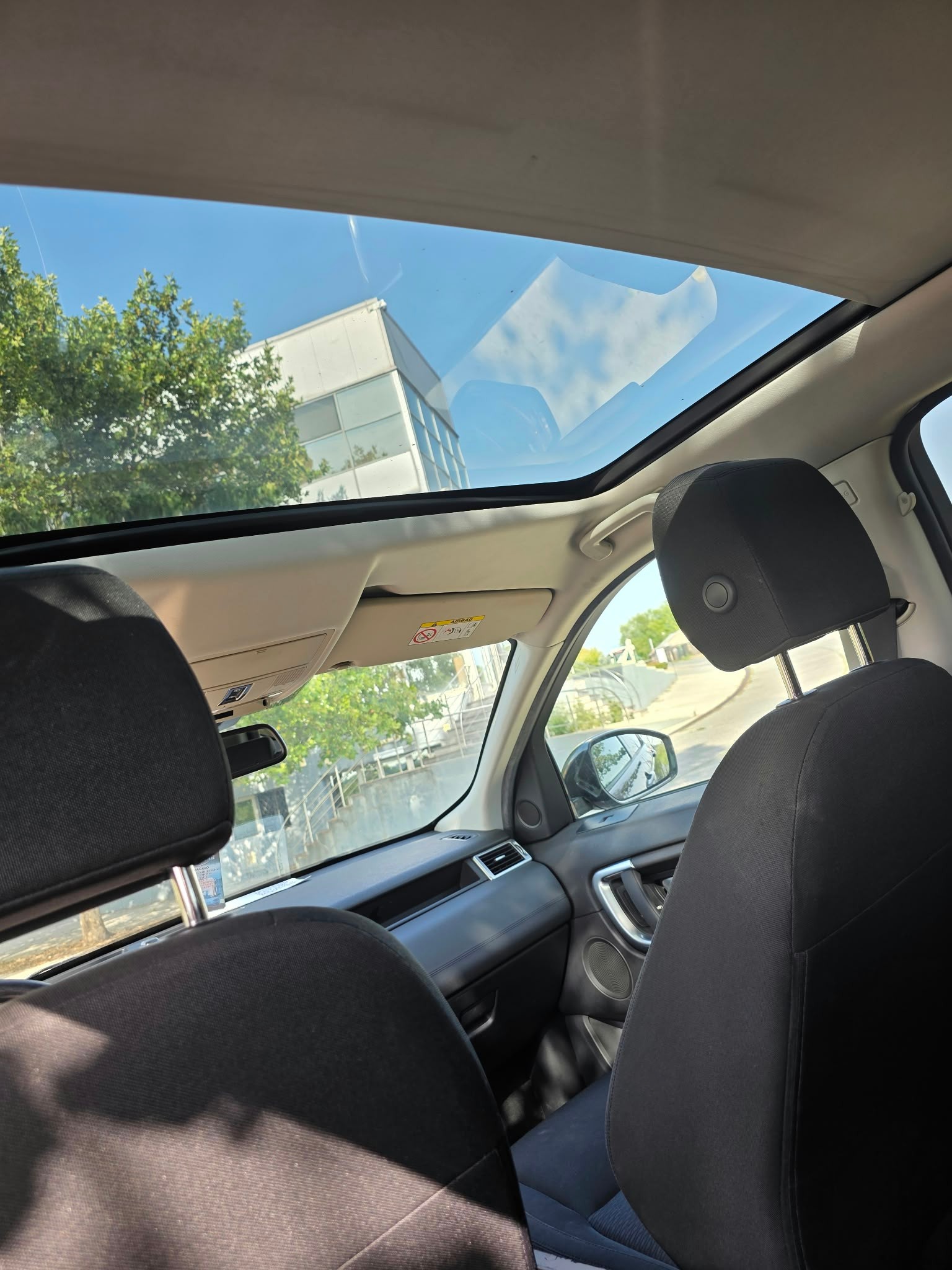 Land Rover Discovery Sport 2.0Td 4WD – interior 5
