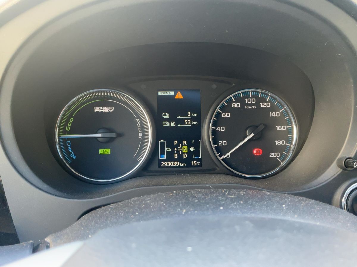 Mitsubishi Outlander PHEV — fotografie 4