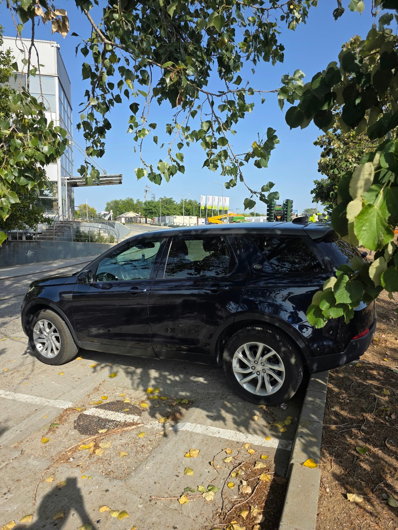 Land Rover Discovery Sport 2.0Td 4WD – vedere exterioară 4