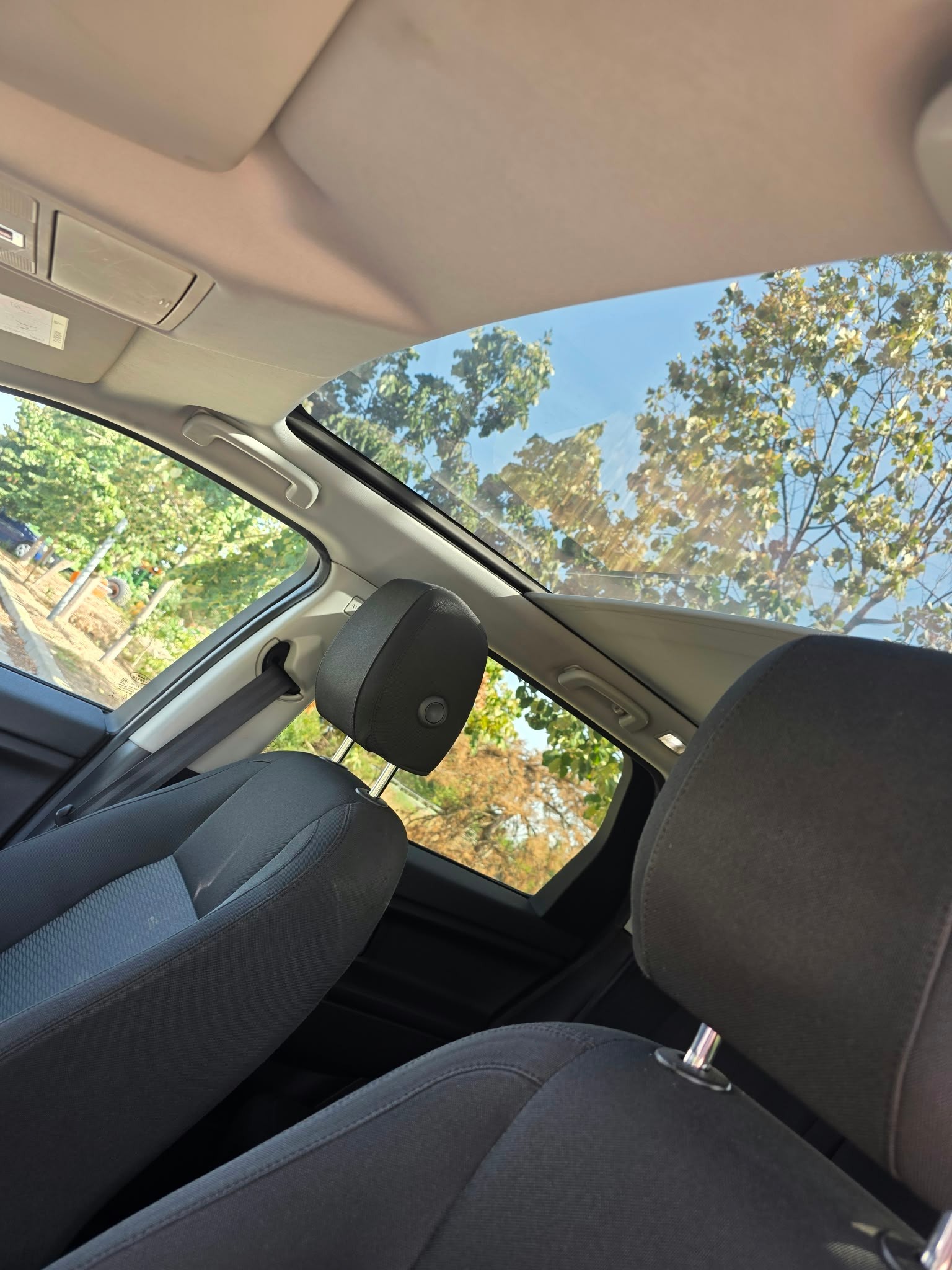 Land Rover Discovery Sport 2.0Td 4WD – interior 3