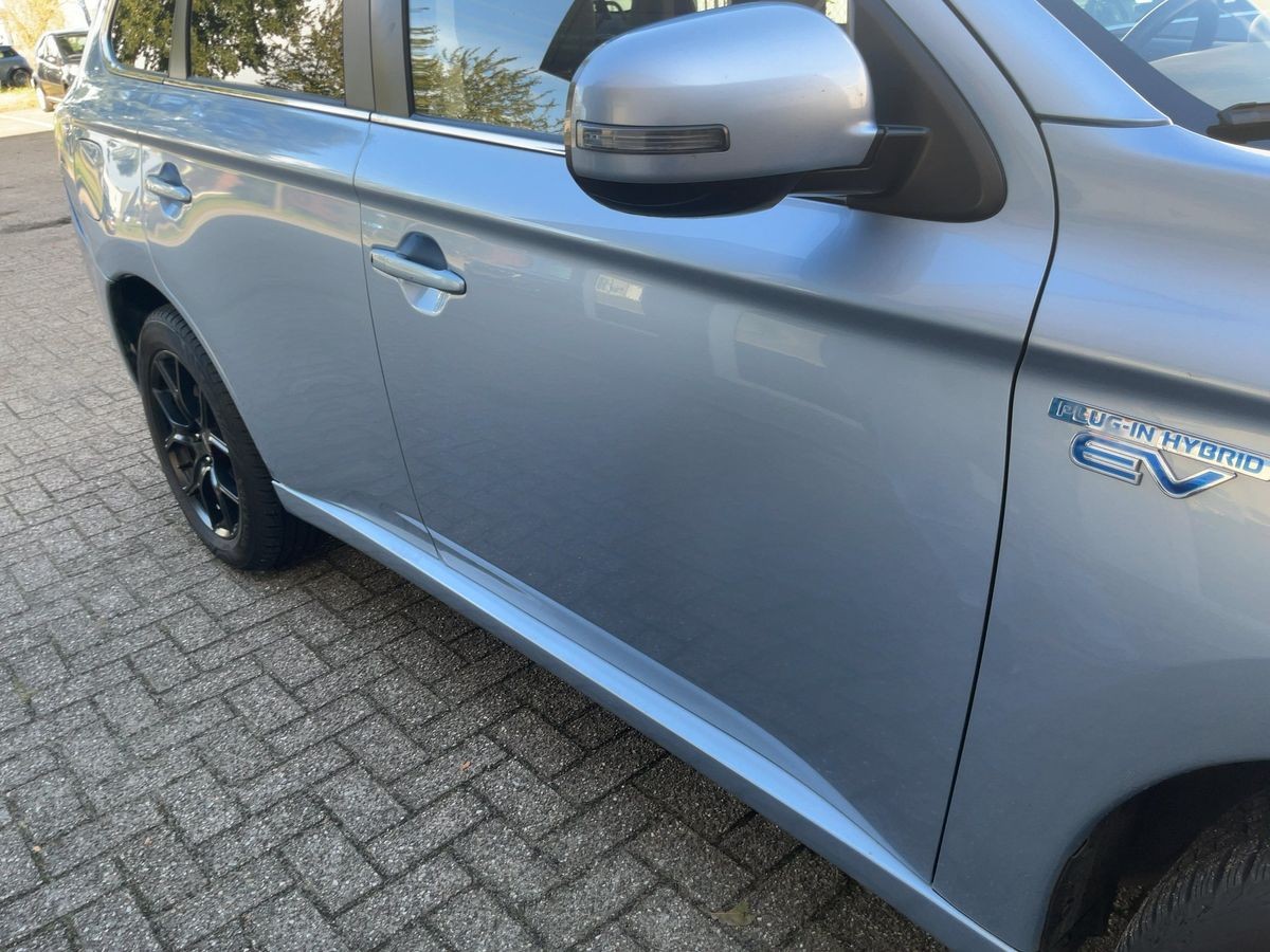Mitsubishi Outlander PHEV — fotografie 9