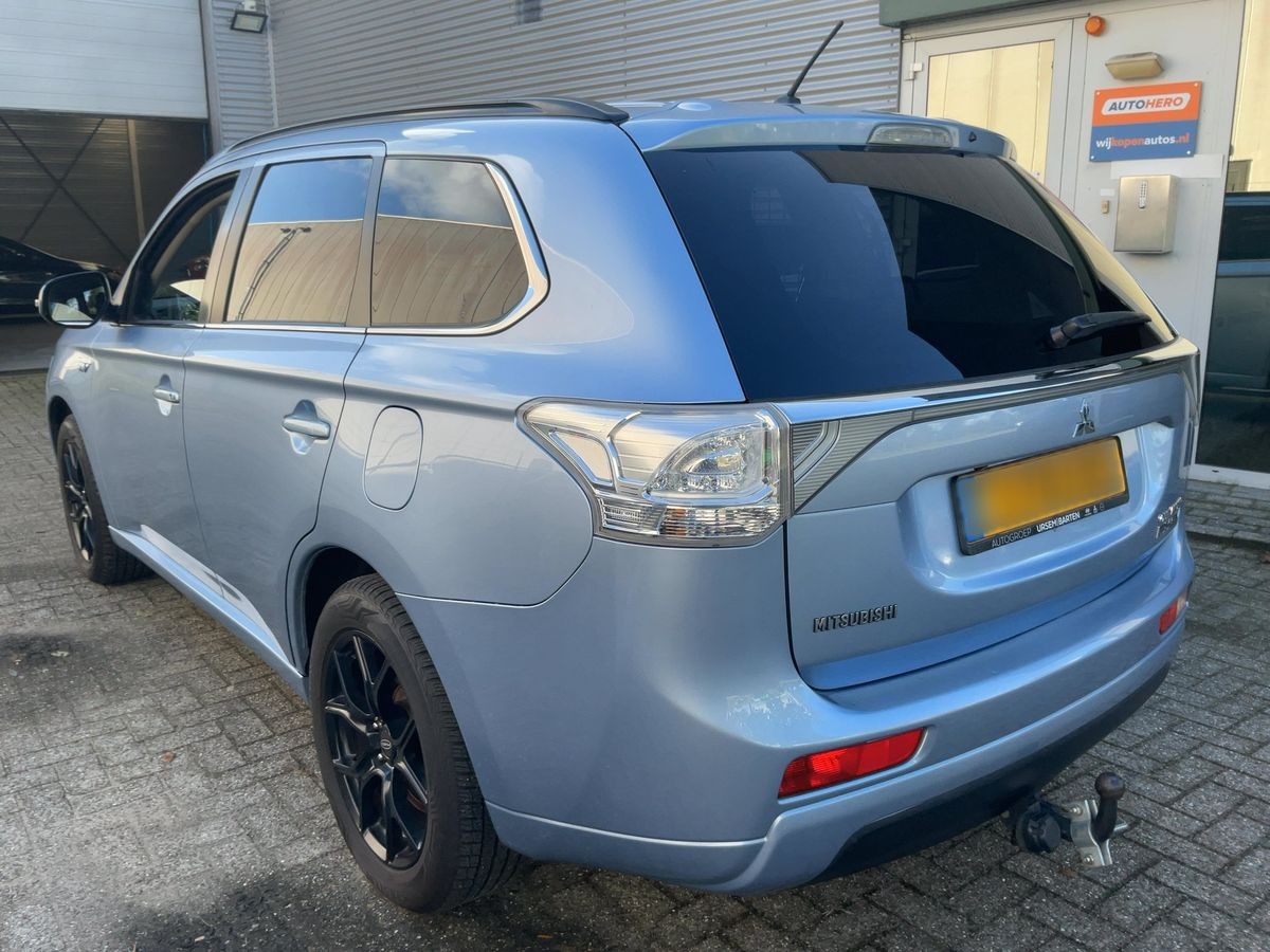 Mitsubishi Outlander PHEV — fotografie 2
