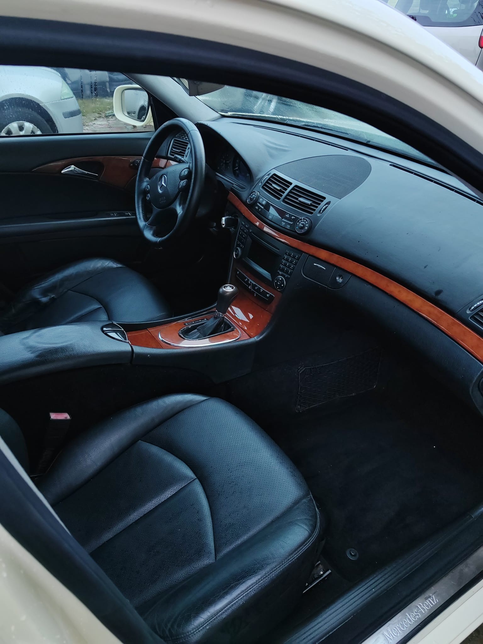 Mercedes-Benz E200 – interior