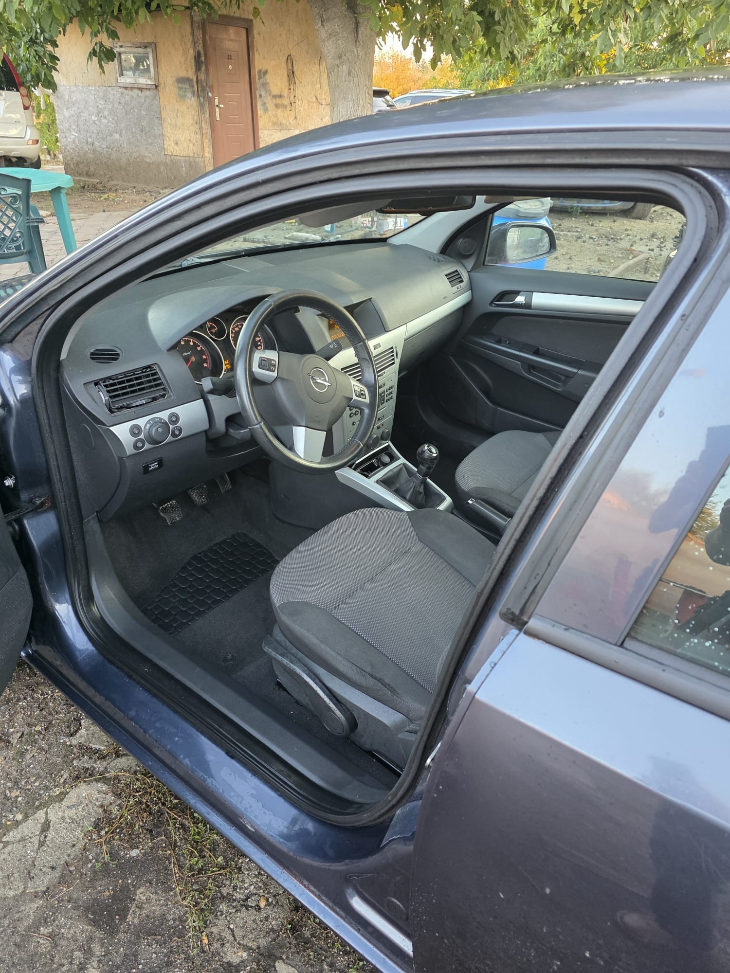 Opel Astra H 1.4 Benzină +GPL – interior