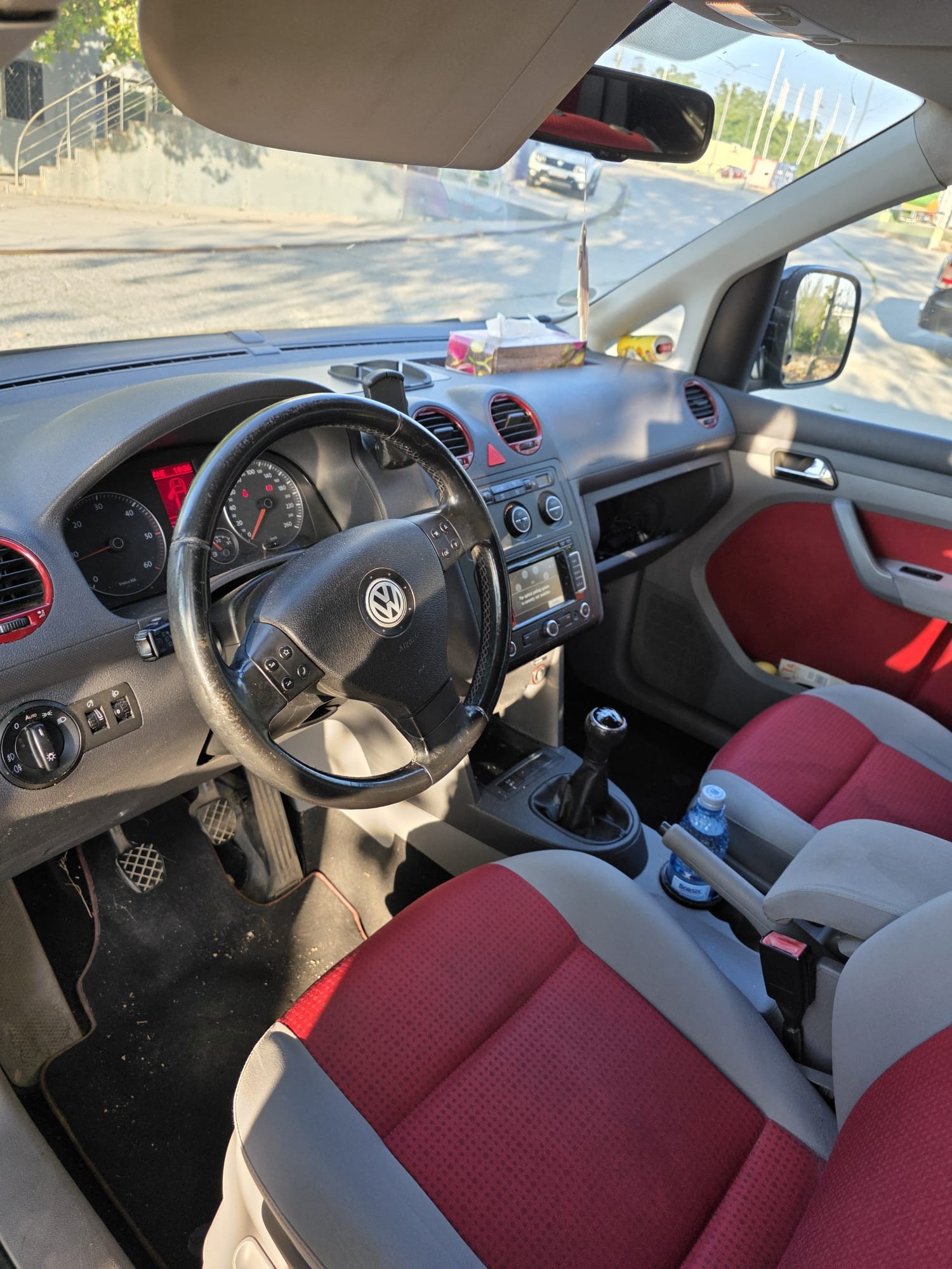 VW Caddy 1.9 TDI – bord și volan
