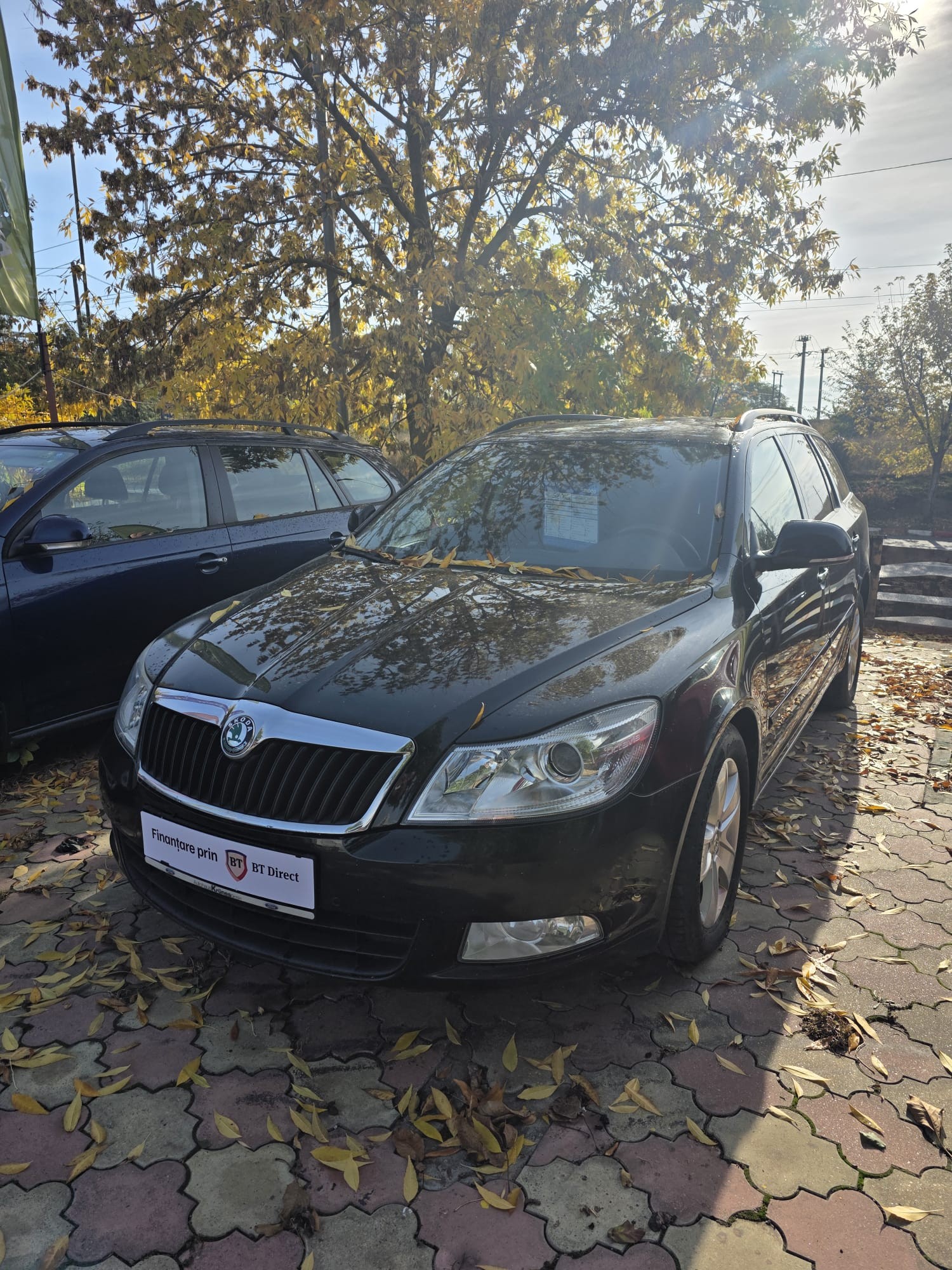 Skoda Octavia 1.6 TDI 110 CP – vedere față și lateral
