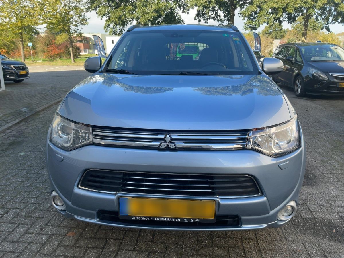 Mitsubishi Outlander PHEV — fotografie 5