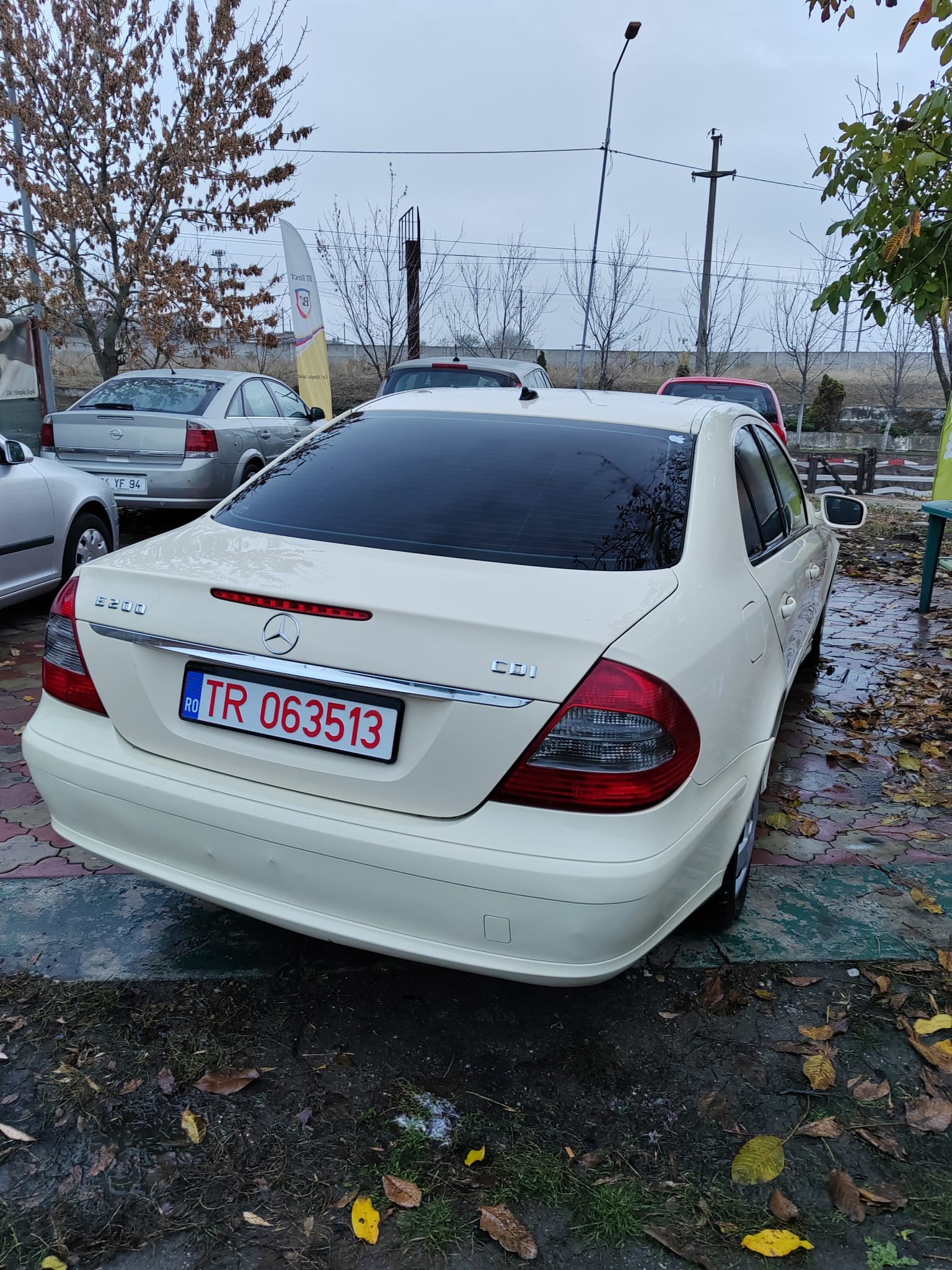 Mercedes-Benz E200 – vedere din spate