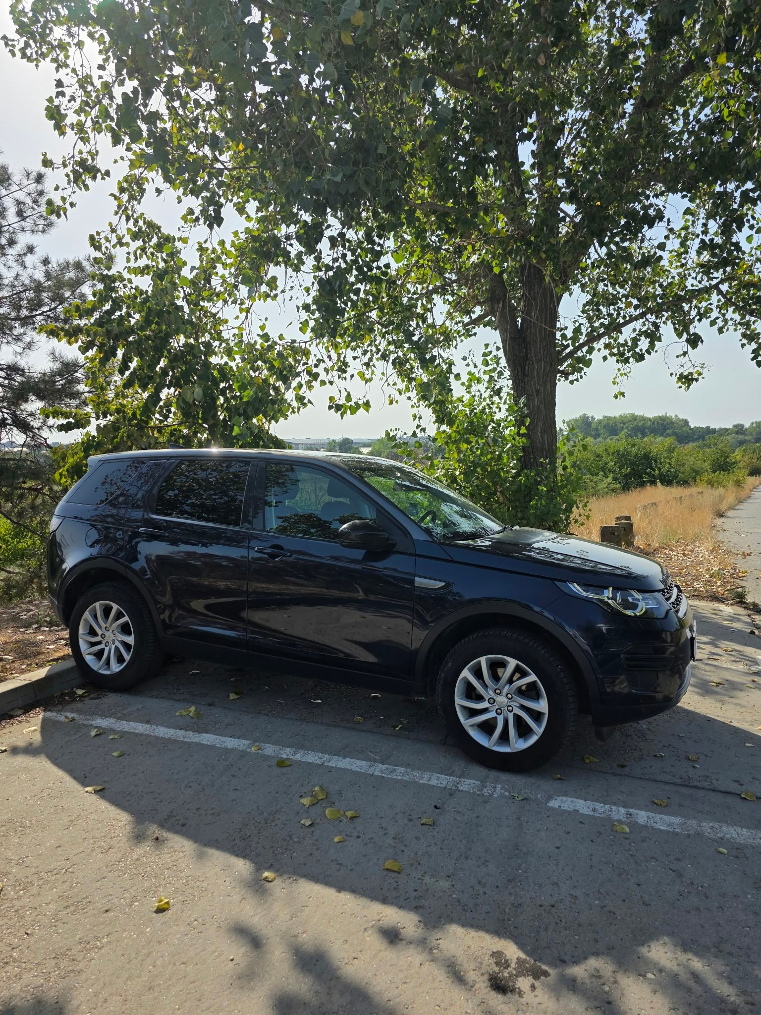 Land Rover Discovery Sport 2.0Td 4WD – vedere exterioară 2